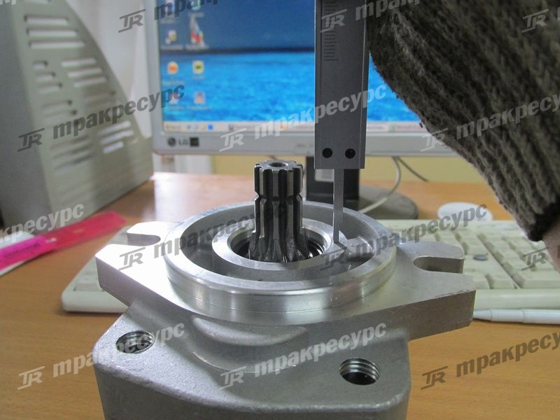 Насос гидравлический 110F7-10271