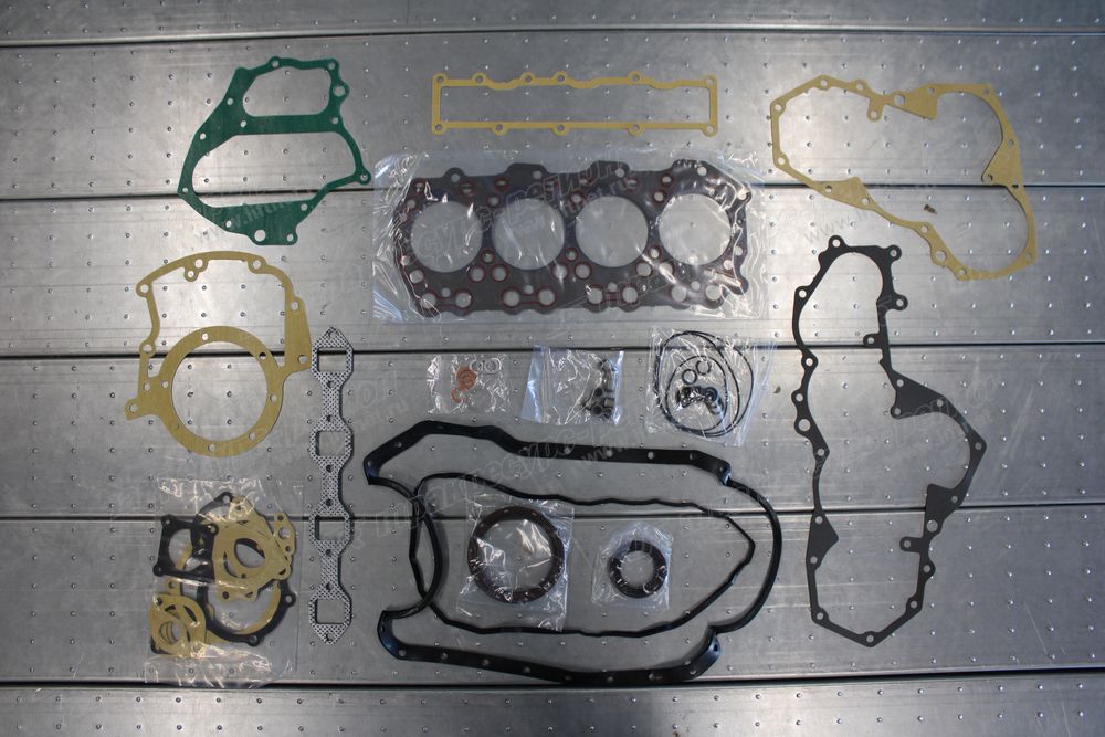 Комплект прокладок на двигатель MITSUBISHI S4Q2 AG-32C94-00011