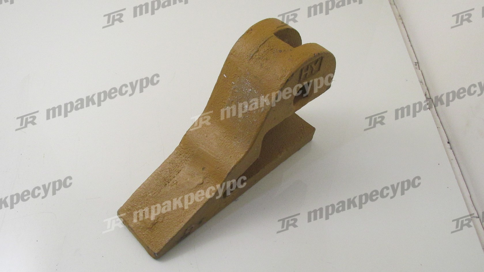 Зуб ковша боковой XG955