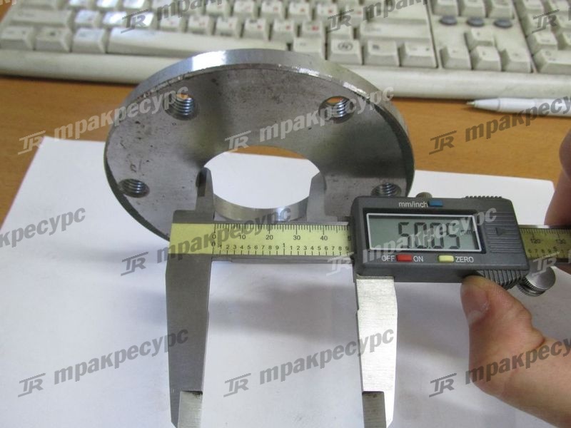 Фланец пальца верхнего сочленения рамы нижний XG916I