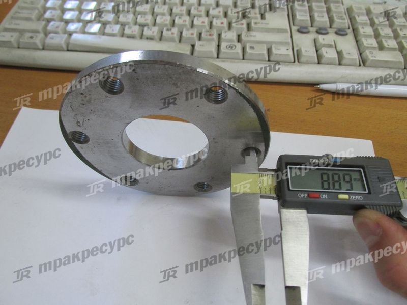 Фланец пальца верхнего сочленения рамы нижний XG916I