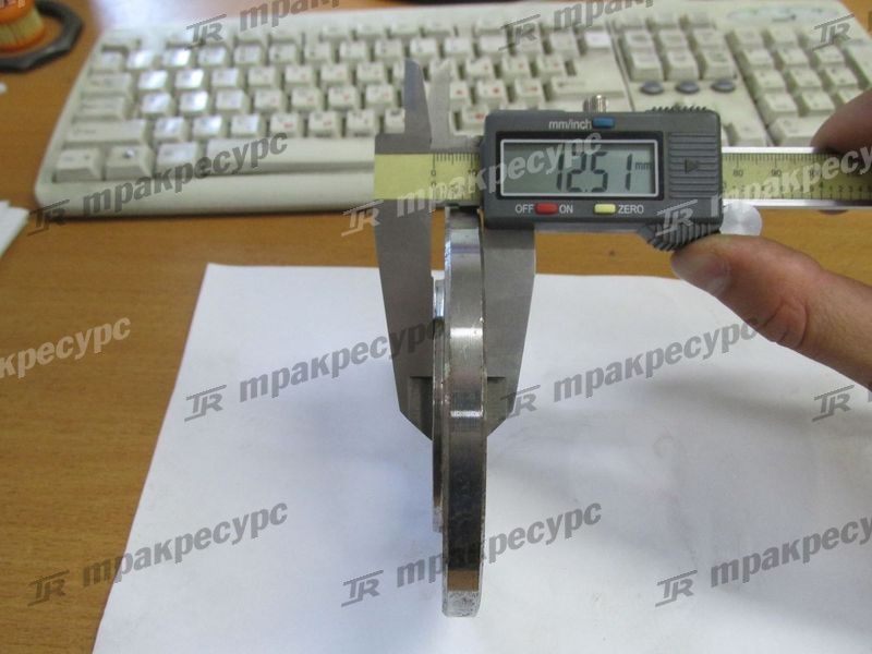 Фланец пальца верхнего сочленения рамы нижний XG916I