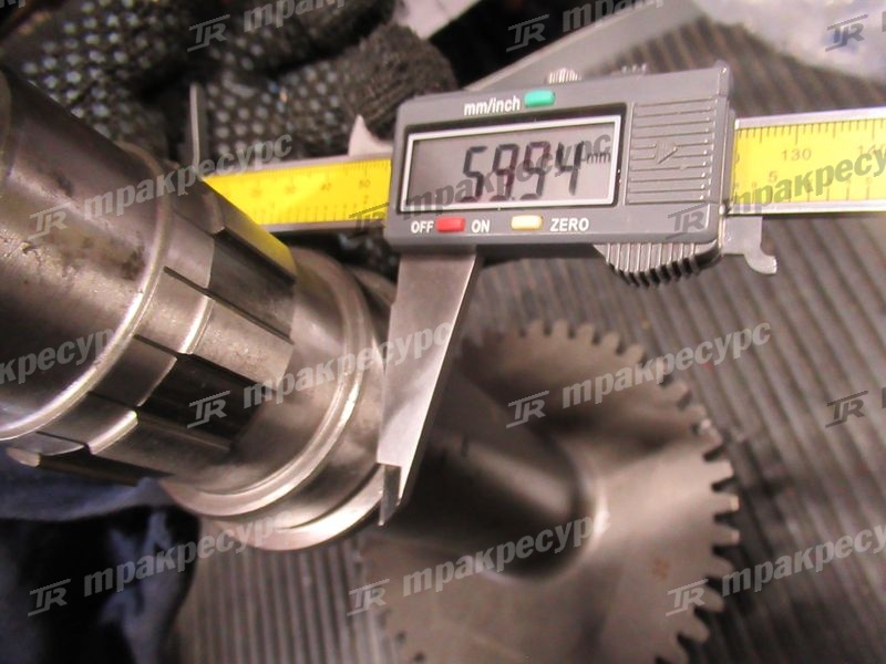 Вал с шестерней в сборе гидротрансформатора XG932II