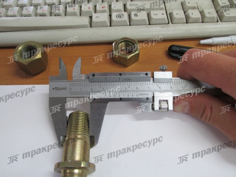 Шпилька ступицы ведущего моста CPCD20/25