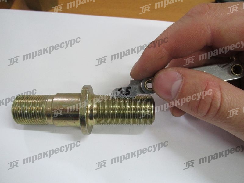Шпилька ступицы ведущего моста CPCD20/25