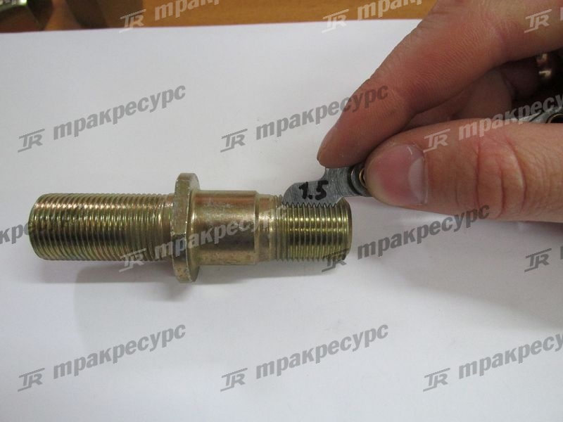 Шпилька ступицы ведущего моста CPCD20/25