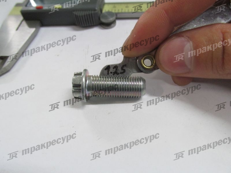 Болт 534F3-82001