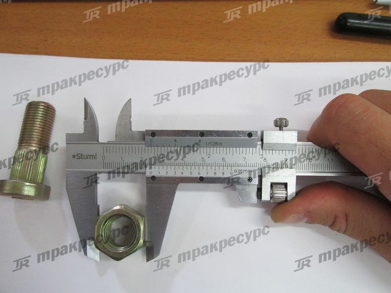 Шпилька ступицы ведущего моста CPCD10/15