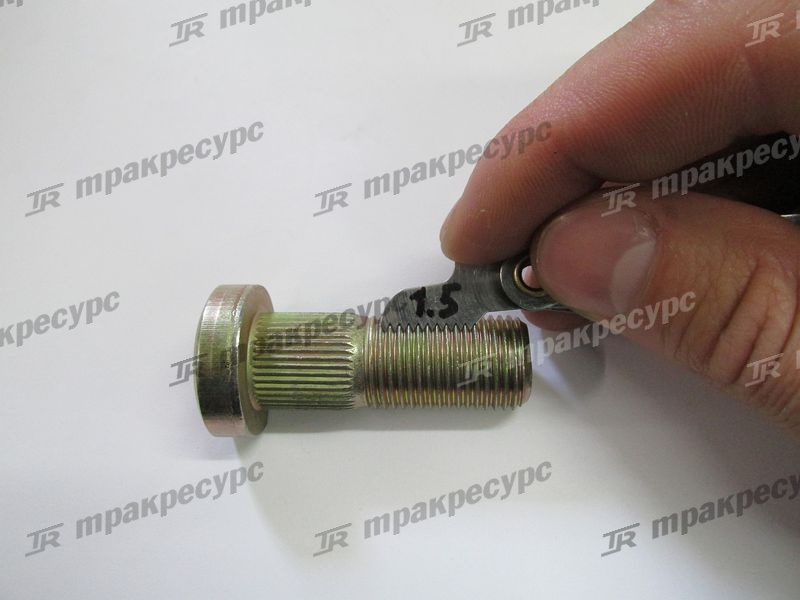 Шпилька ступицы ведущего моста CPCD10/15