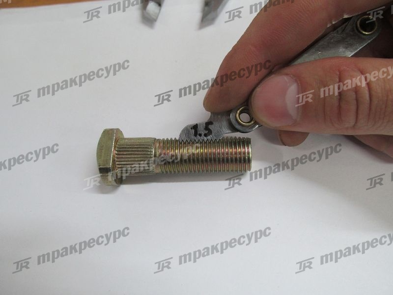 Шпилька ступицы управляемого моста CPCD20/25/30