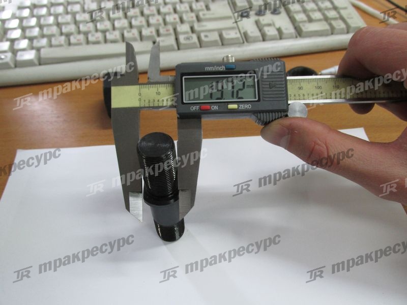 Шпилька ступицы управляемого моста CPCD50/60/70