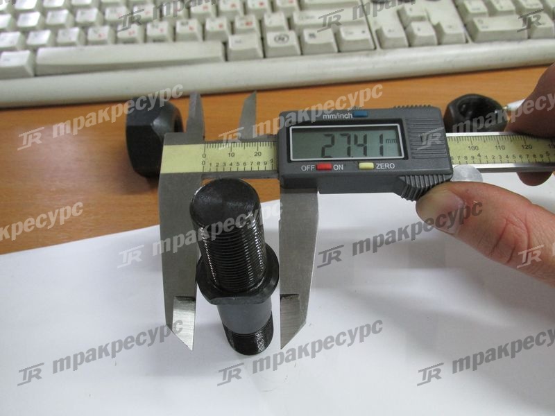 Шпилька ступицы управляемого моста CPCD50/60/70