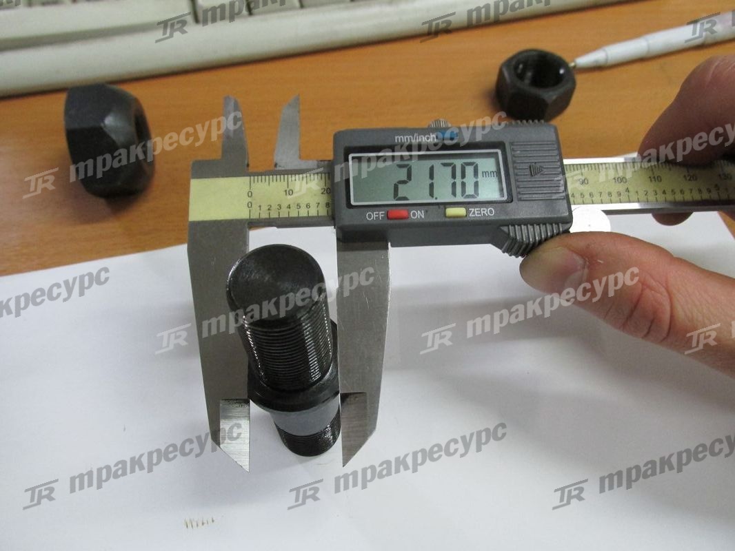 Шпилька ступицы управляемого моста CPCD50/60/70