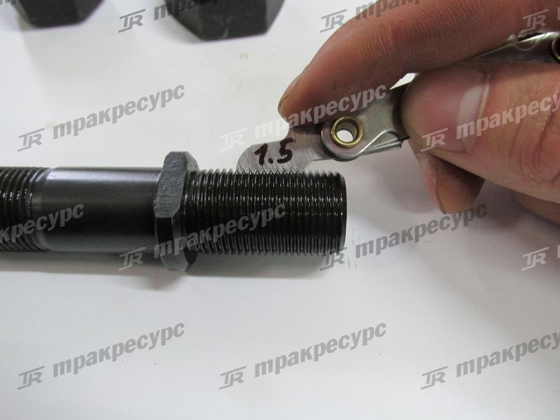 Шпилька ступицы управляемого моста CPCD50/60/70