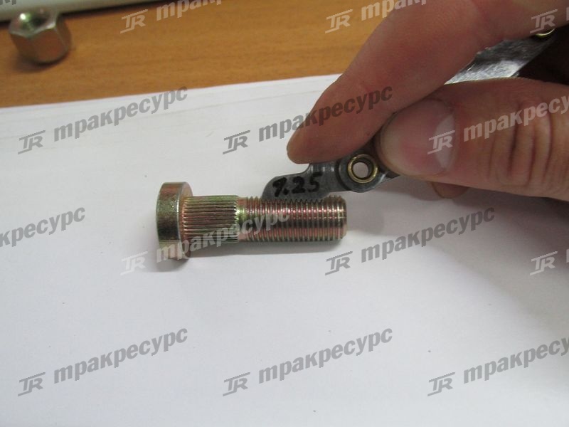 Шпилька ступицы управляемого моста CPCD10/15