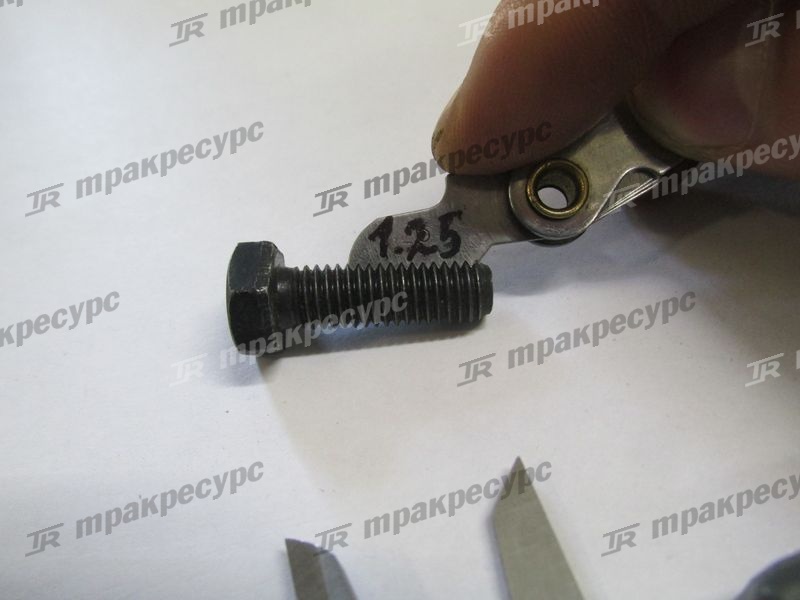 Болт M8x25