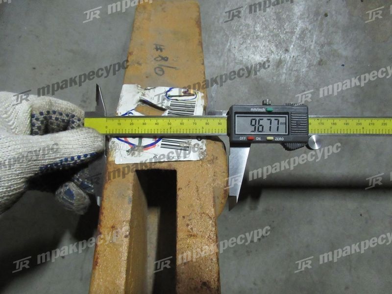 Зуб ковша боковой левый XG951II, XG953II