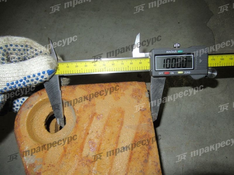 Зуб ковша боковой левый XG951II, XG953II