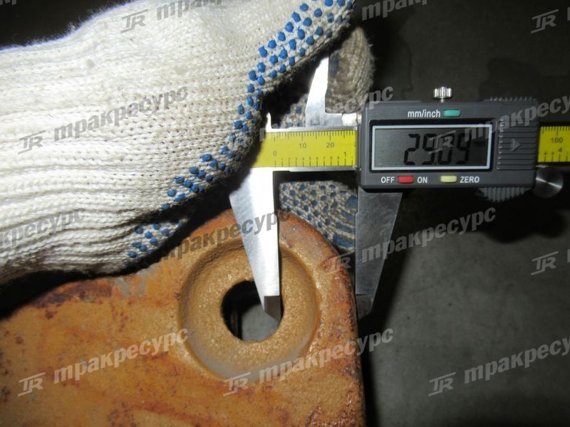 Зуб ковша боковой левый XG951II, XG953II
