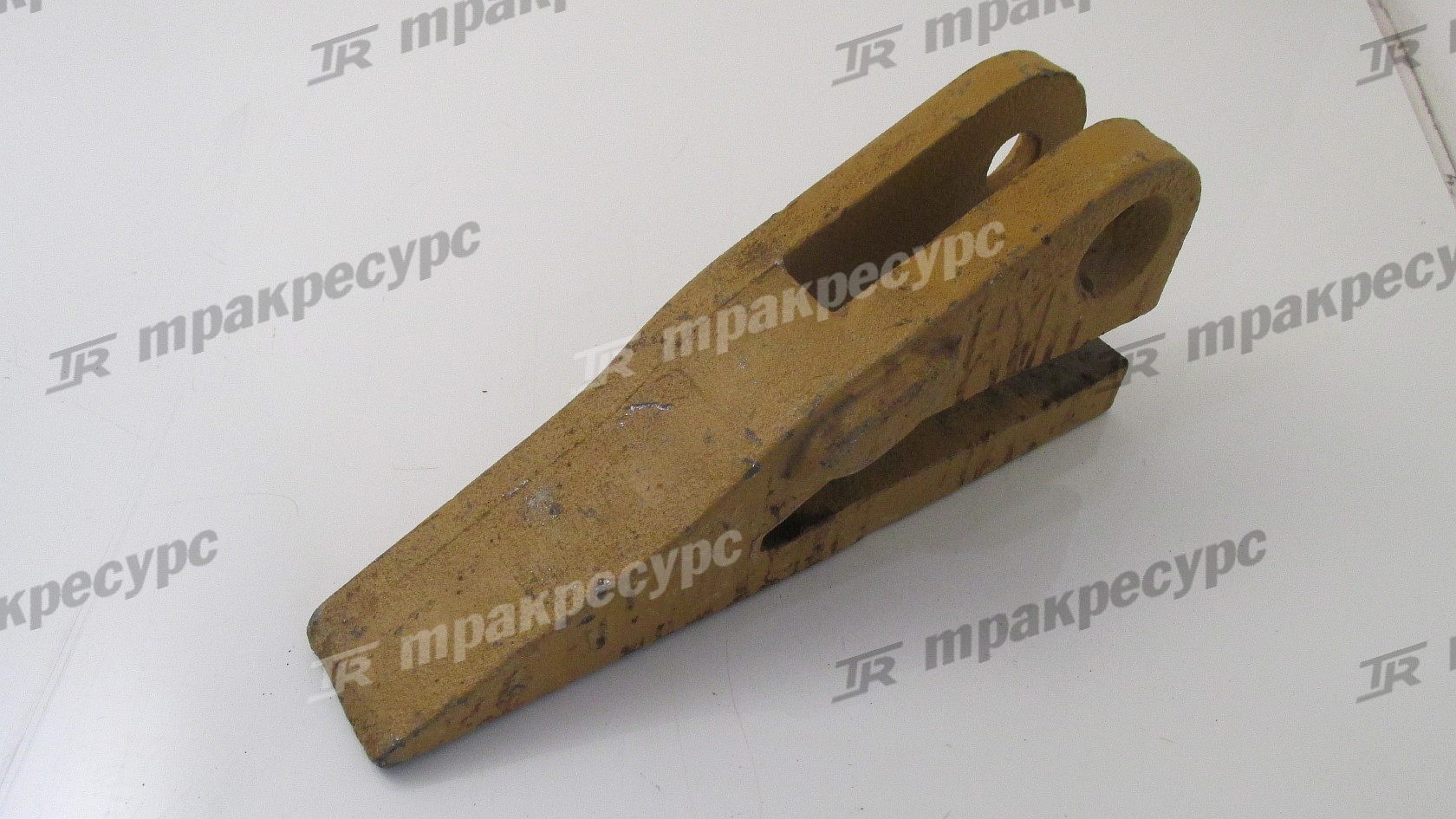 Зуб ковша боковой правый XG951II, XG953II