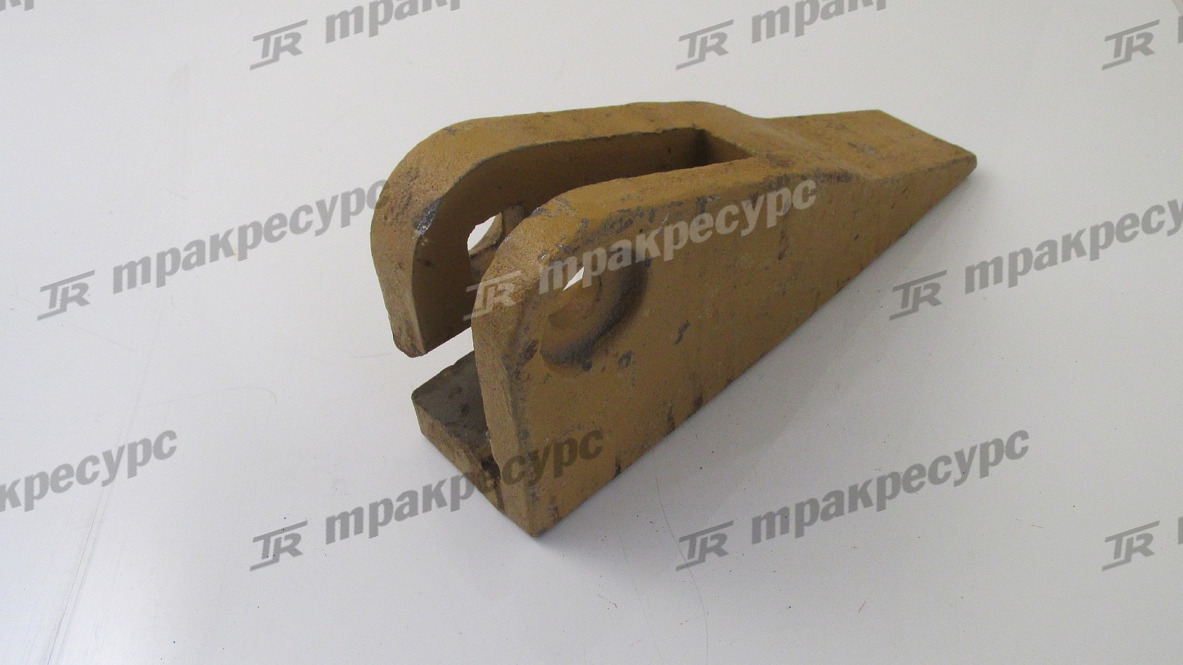 Зуб ковша боковой правый XG951II, XG953II