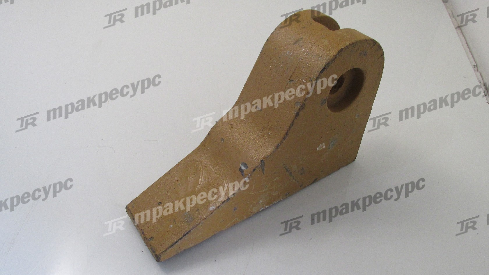 Зуб ковша боковой левый XG955II