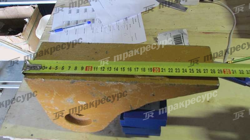 Зуб ковша боковой левый XG955II