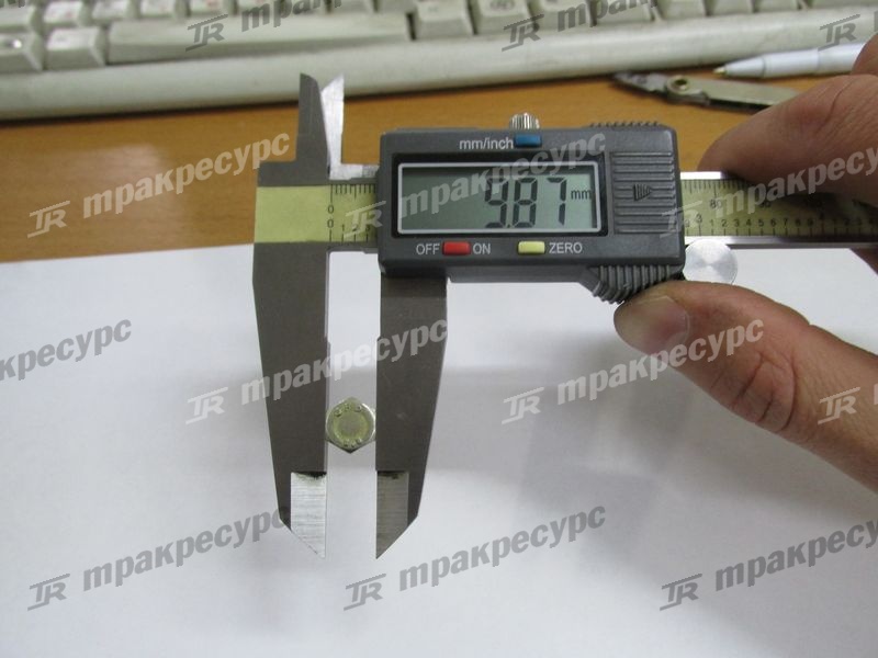Шестигранный болт 9008311126