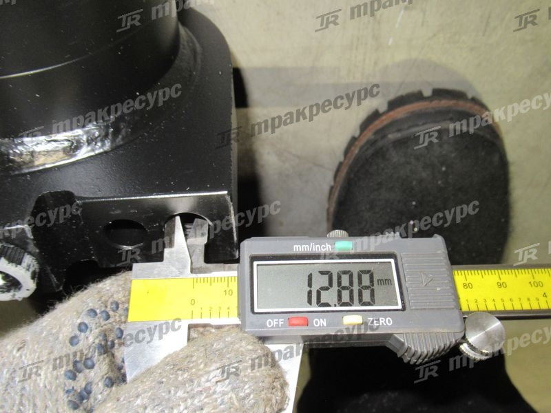 Цилиндр рулевого управления 524W2-40202