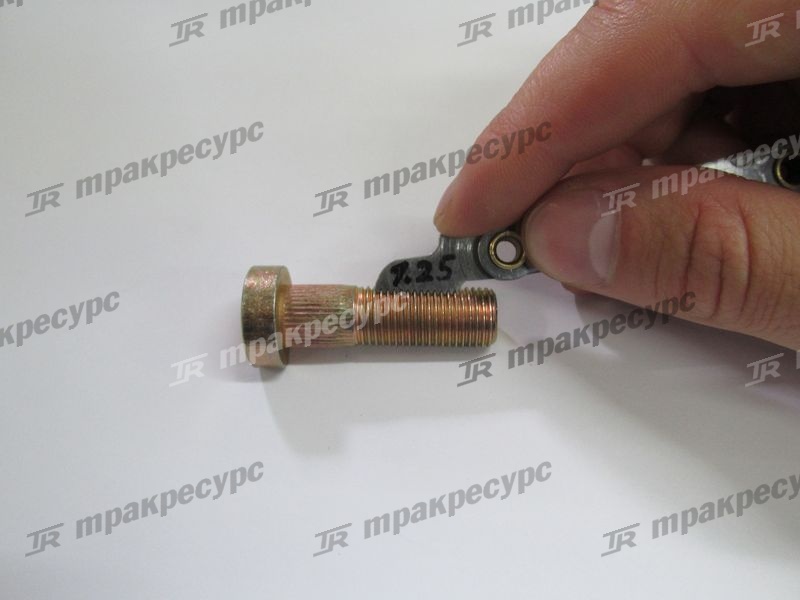 Шпилька ступицы управляемого моста НС CPCD10/15
