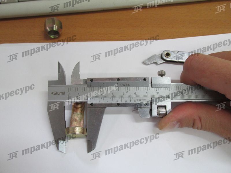 Шпилька ступицы управляемого моста НС CPCD10/15