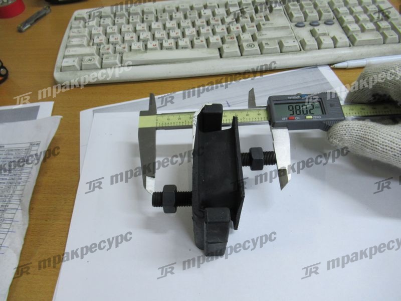 Подушка крепления двигателя 12361-26600-71