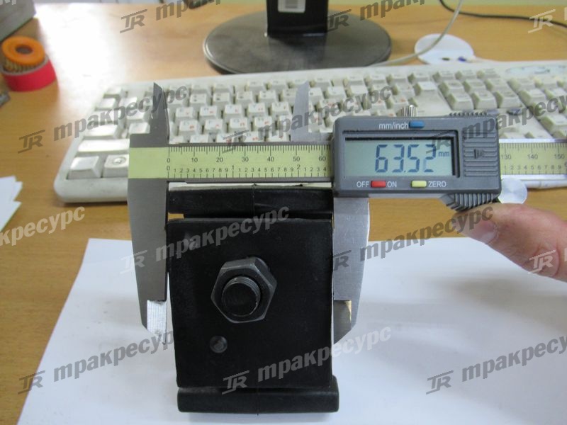 Подушка крепления двигателя 12361-26600-71