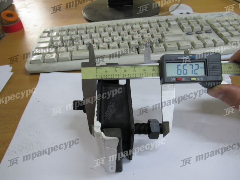 Подушка крепления двигателя 12361-26600-71