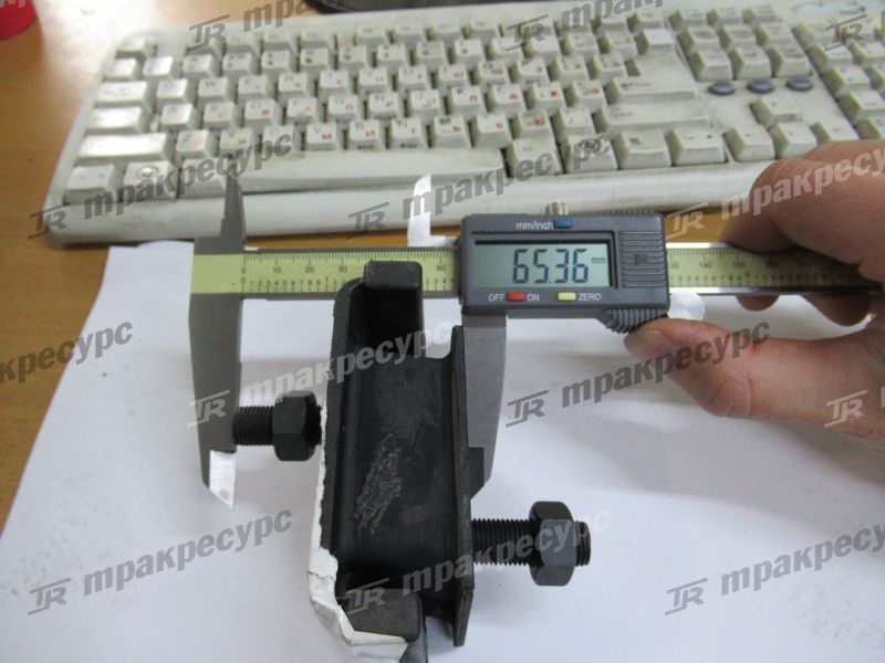 Подушка крепления двигателя 12361-26600-71