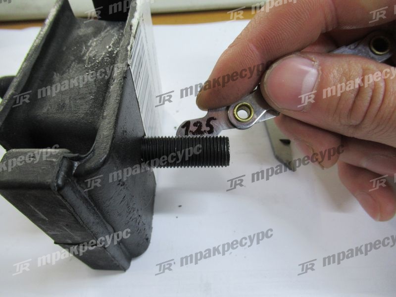 Подушка крепления двигателя 12361-26600-71