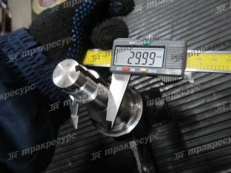Кулак поворотный правый 43211-23321-71