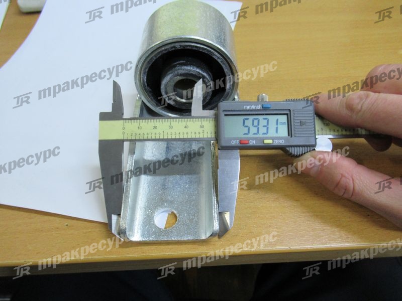 Подушка крепления  АКПП 41260-26610-71
