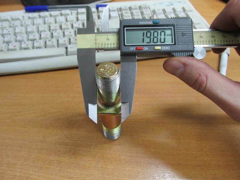 Шпилька колеса в сборе XG955II