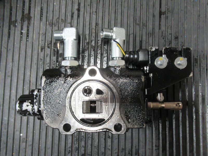 Секция гидрораспределителя R-402-36976 в сборе с микровыключателем