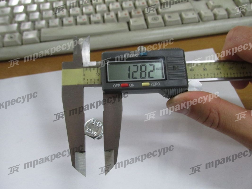 Болт  01106-08025