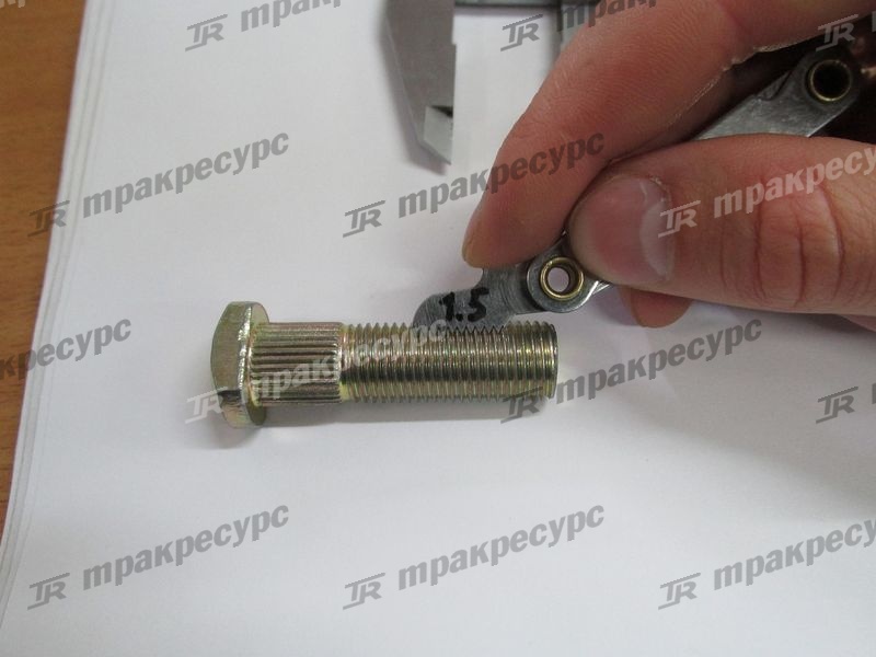 Шпилька ступицы управляемого моста CPD20/25