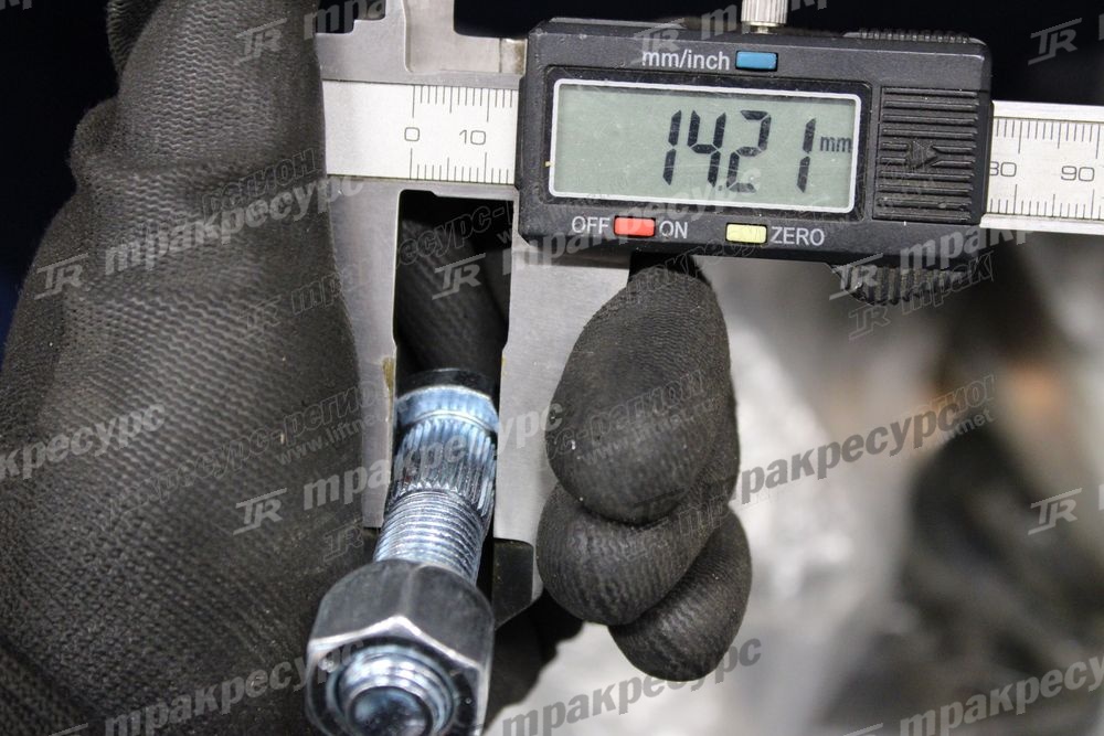 Шпилька ступицы управляемого моста CPD20/25