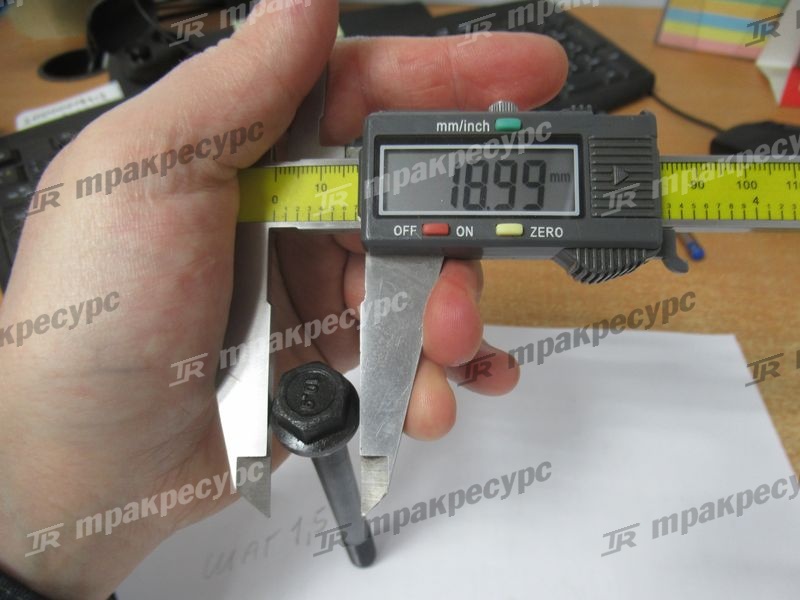 Болт головки блока 11056-FY500