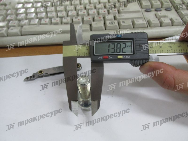 Болт 519996