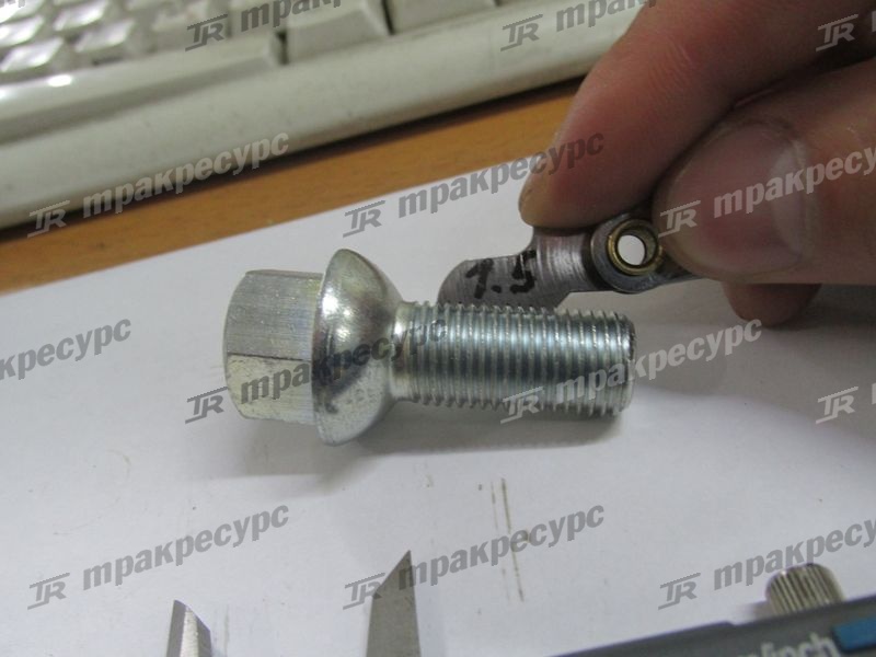 Болт 519996