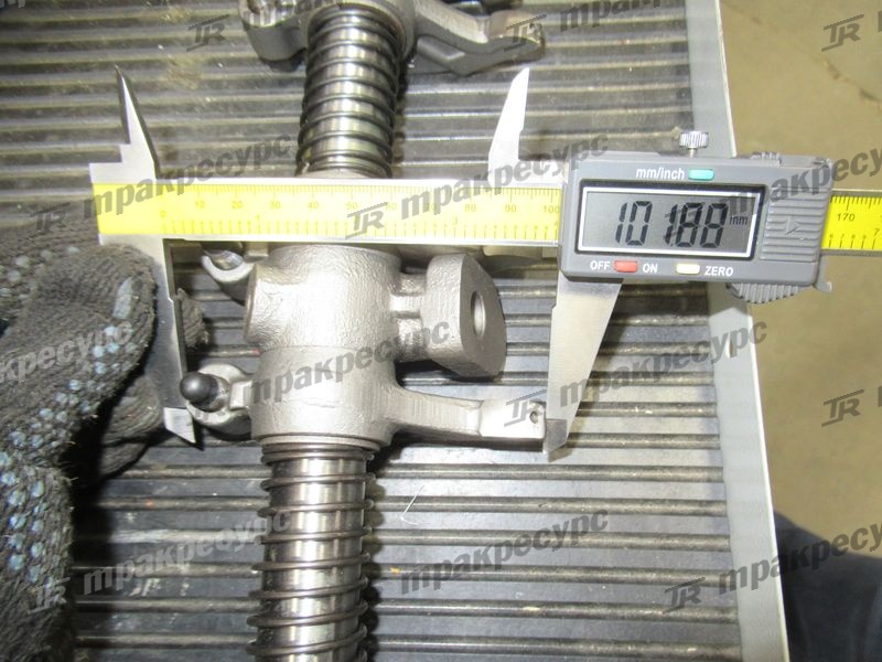 Вал с коромыслами в сборе YC6108G