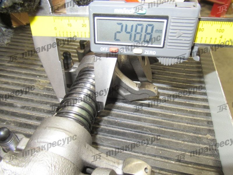 Вал с коромыслами в сборе YC6108G