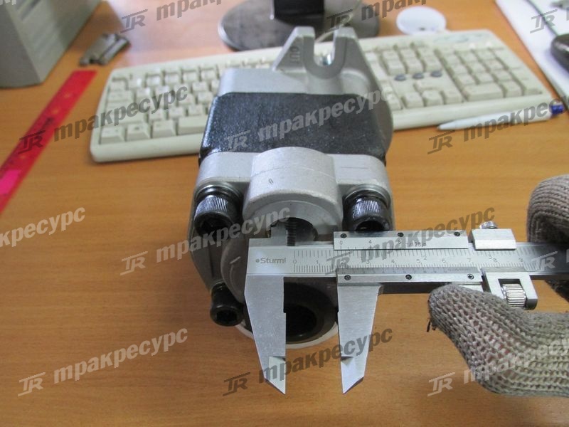 Насос гидравлический 110F7-10232