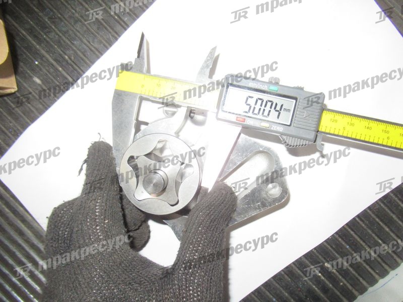 Насос масляный YM129900-32001